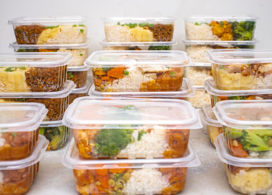 A week of chef-prepared meals packed in delivery containers